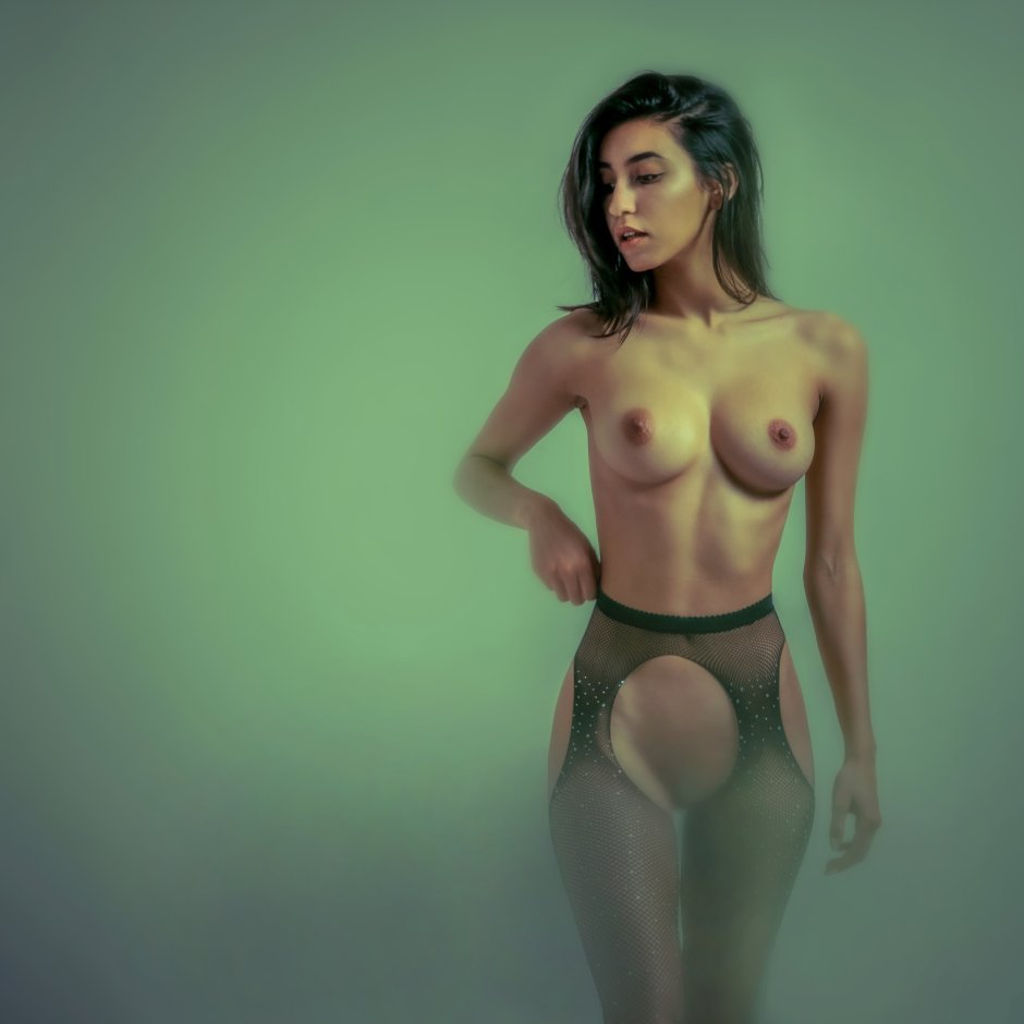 Maruchi Leon naked breasts