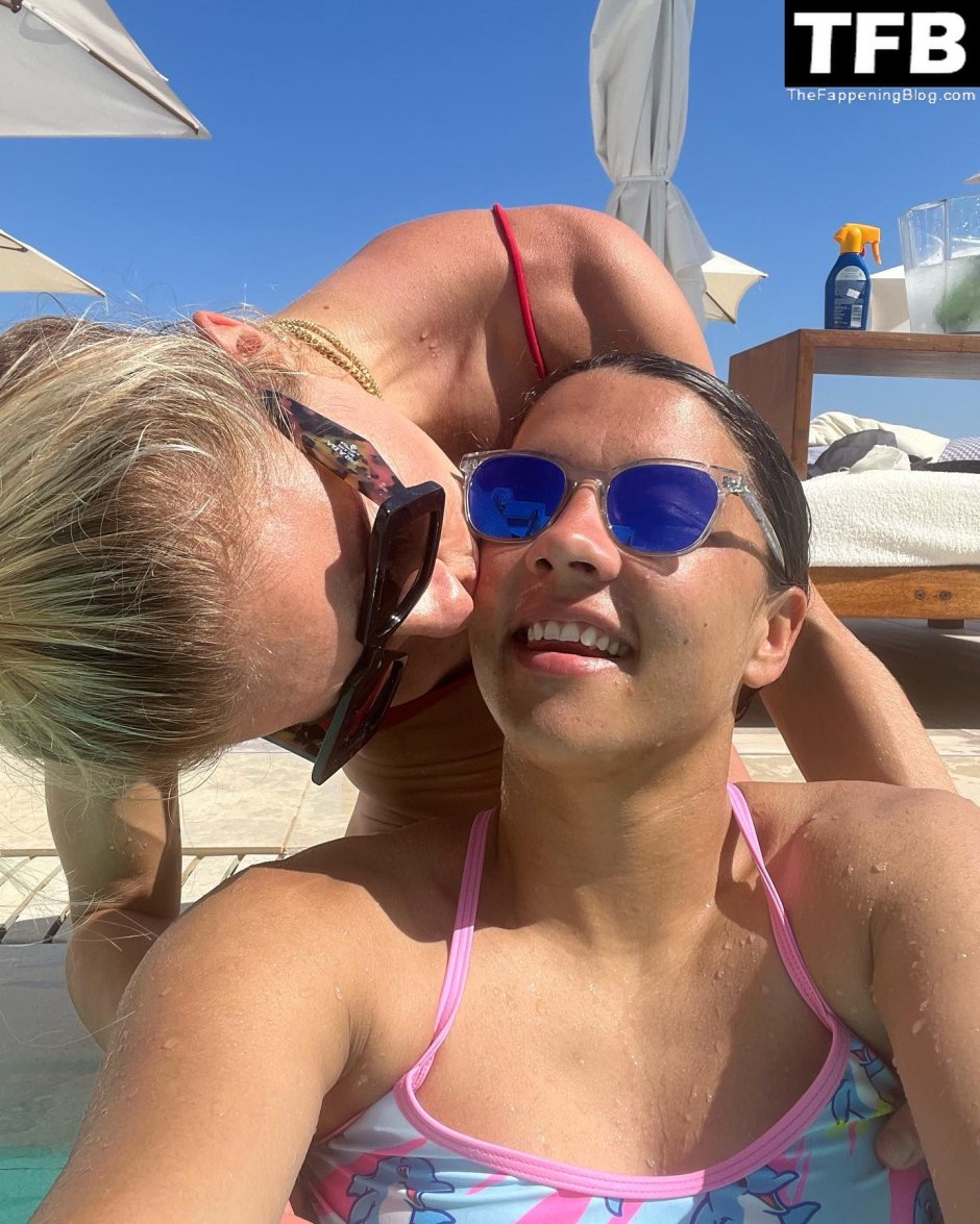 Sam Kerr and Kristie Mewis