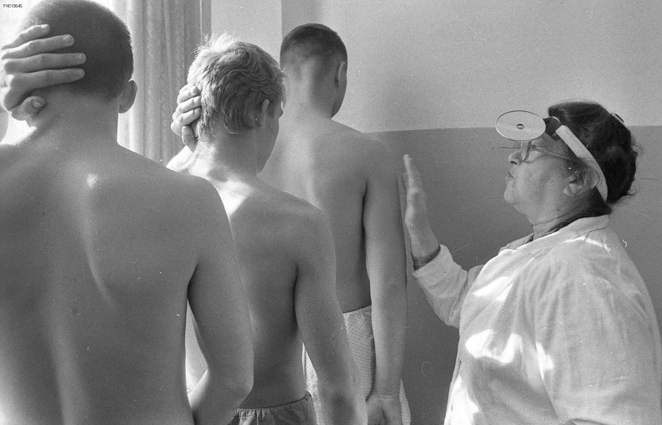 Milk color / ikke naken (2004)