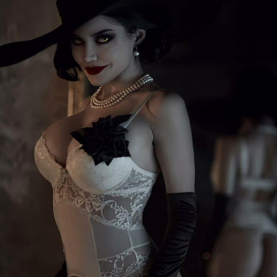 Kalinka Fox Cosplay Lady Dimitrescu