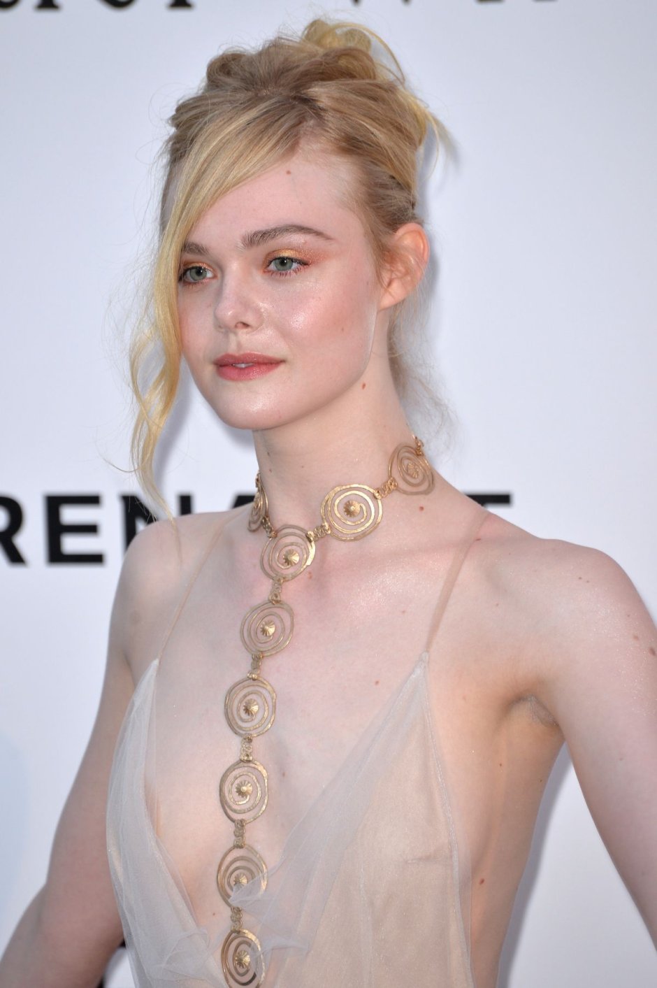 El Fanning hot scenes