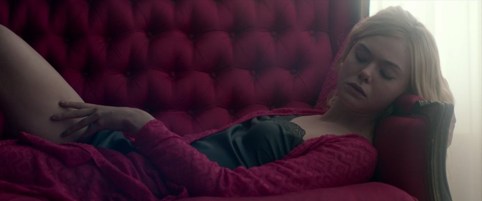 El Fanning Neon Demon Bed Scene