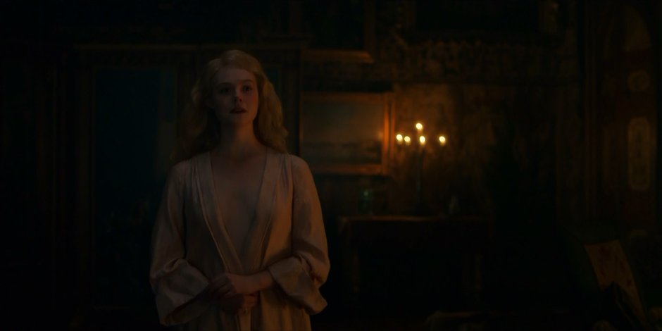 El Fanning in underwear