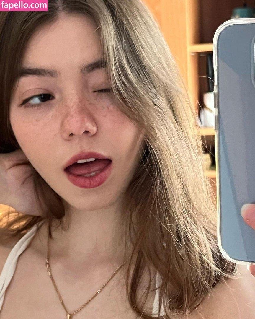 Eva Sayri Plumpy Mage Plum