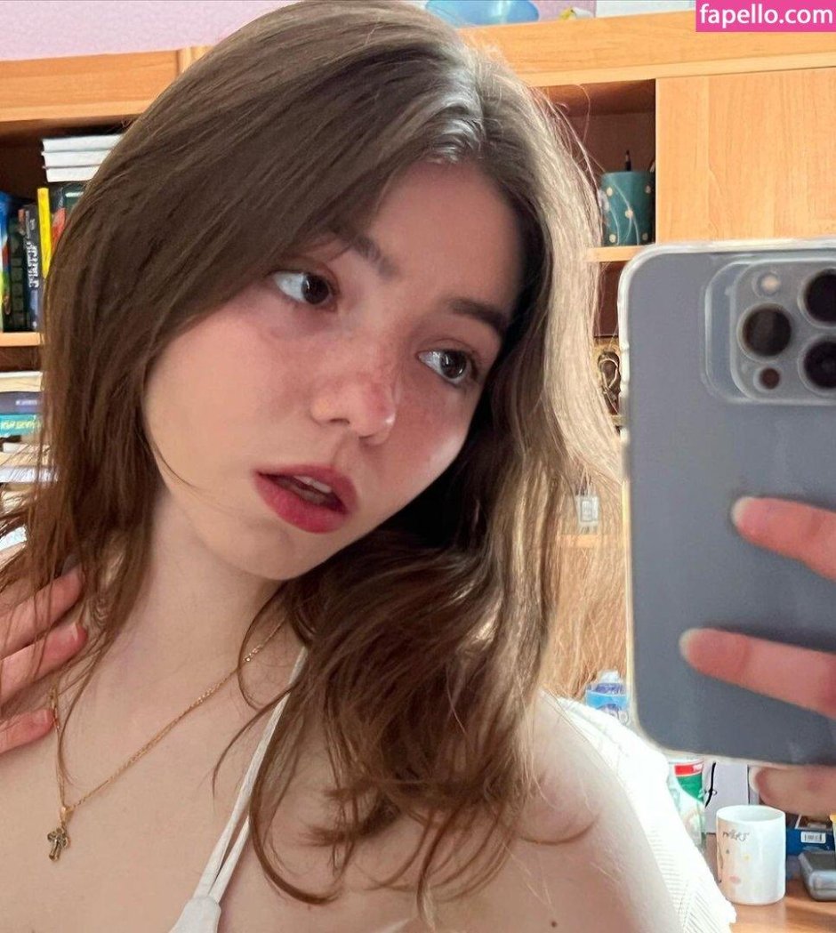 Eva Syri Plumpy Mage