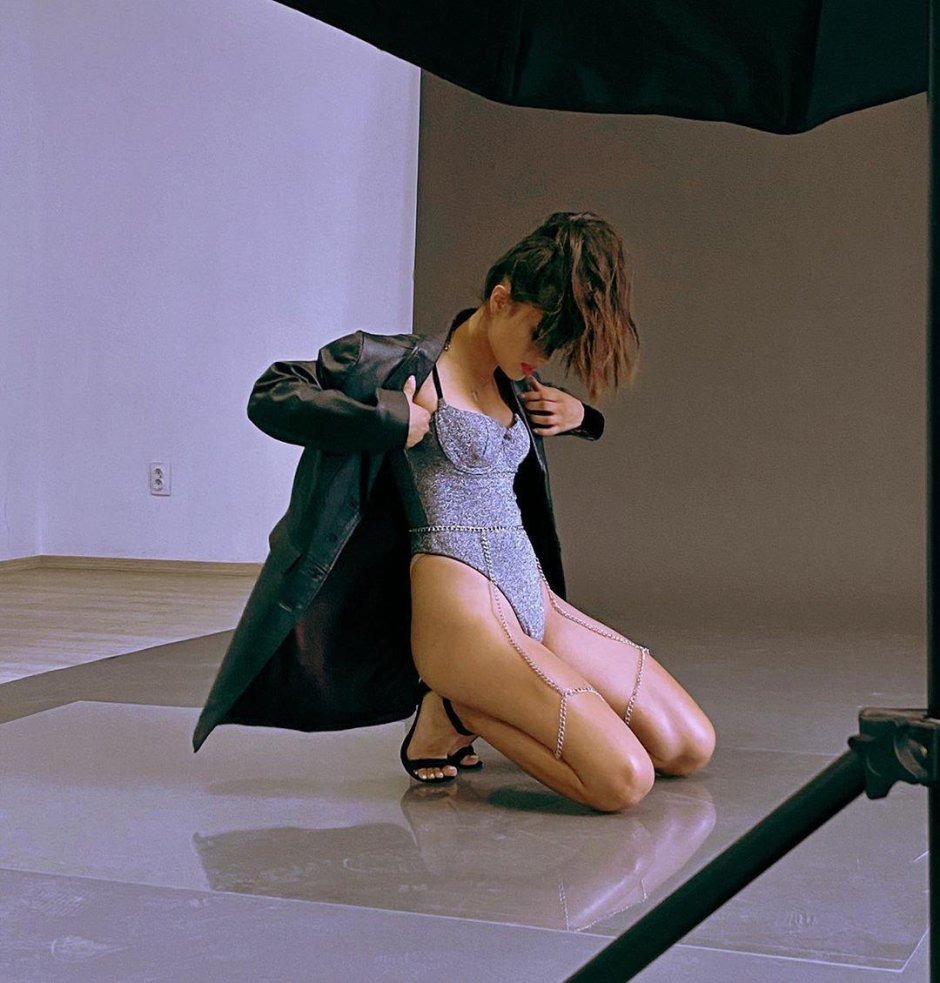 Michelle Andrada legs