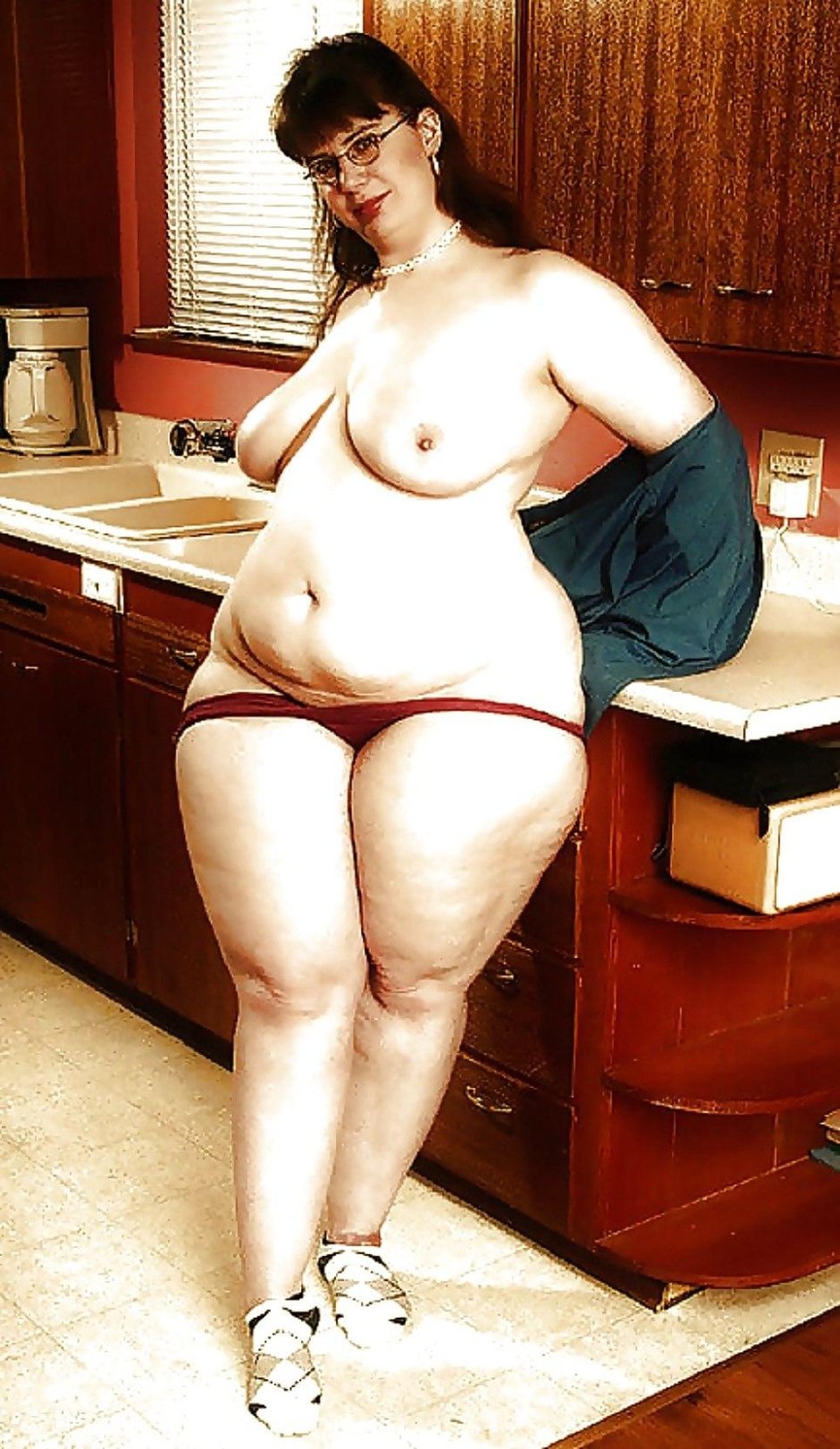 Naked bbw with big hips