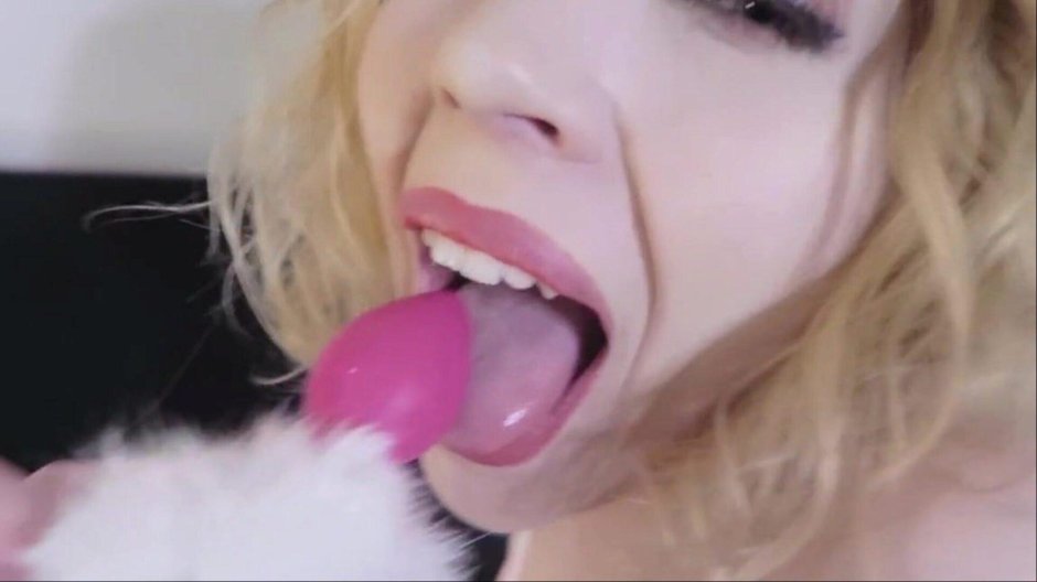 Double suction from blondes