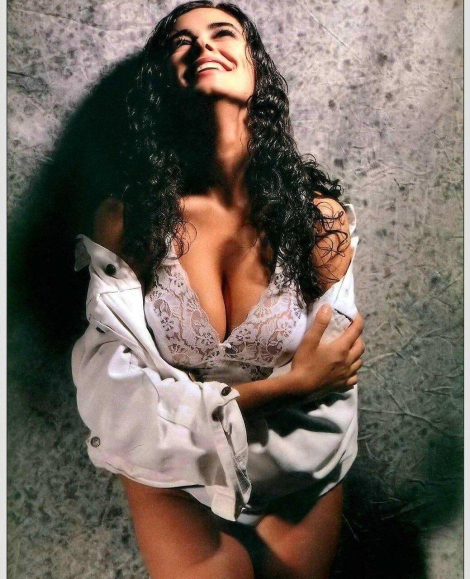 Maria Grace Kuchinott hot