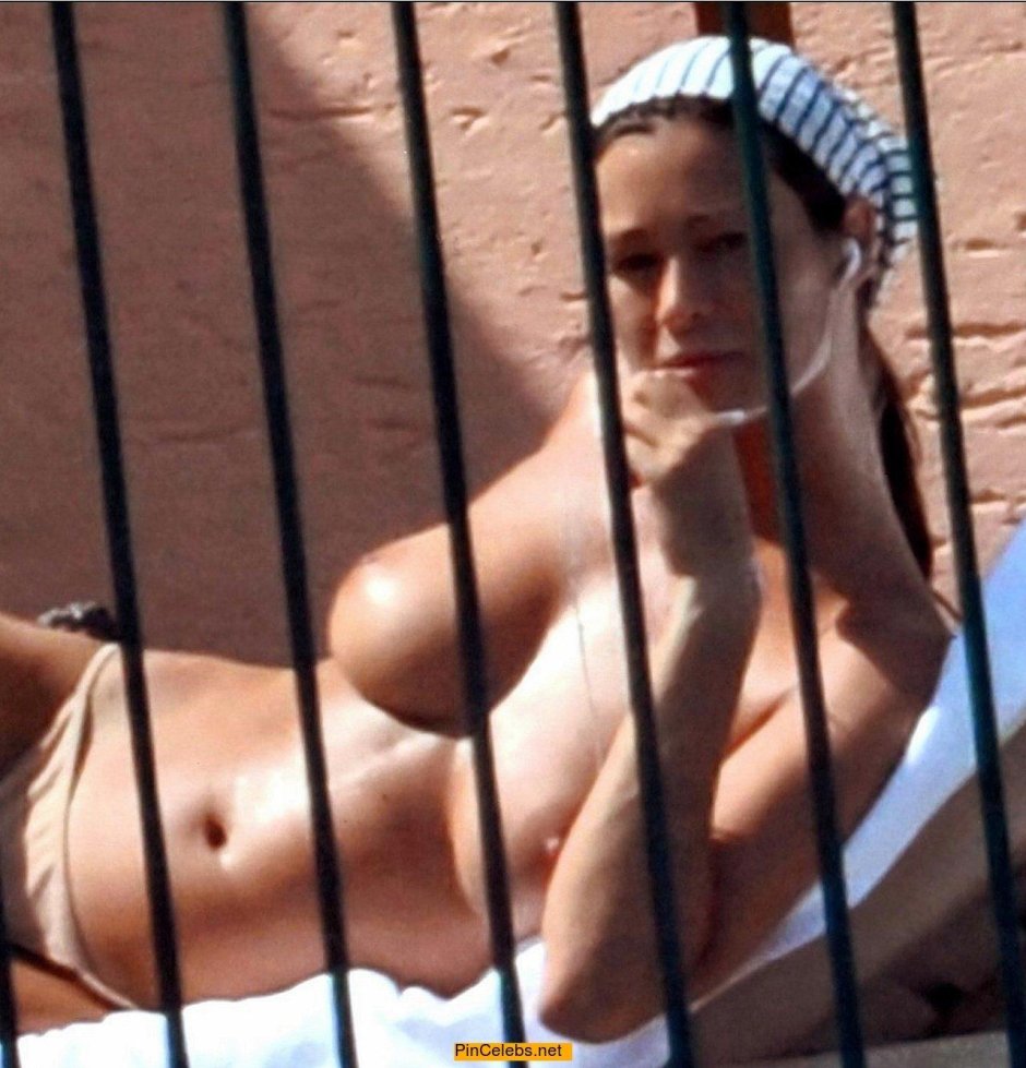 Manuel Arkuri Topless