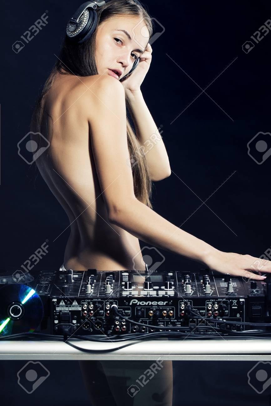 Girls DJ pictures drawings