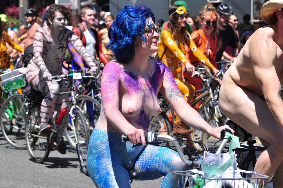 The parade of naked beautiful women