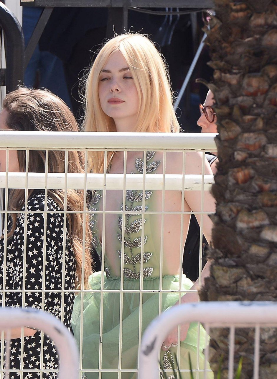 Elle fanning Plum