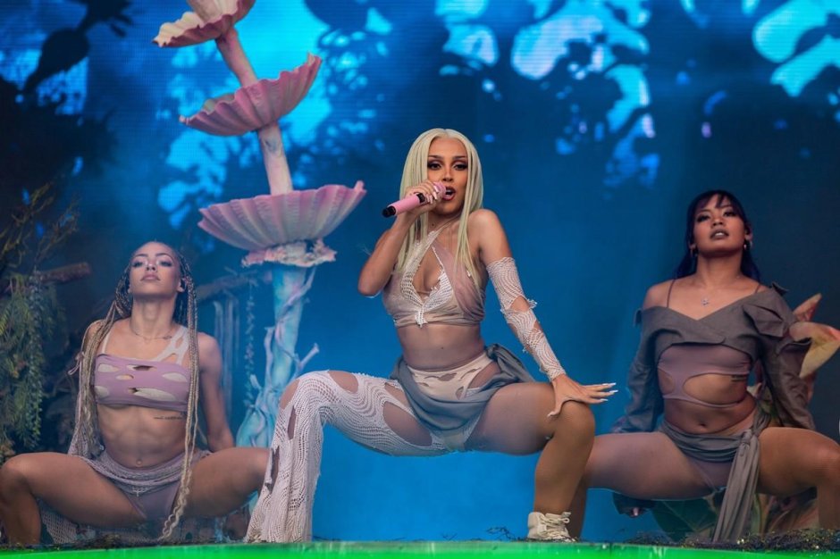 Singer Doja Cat drain