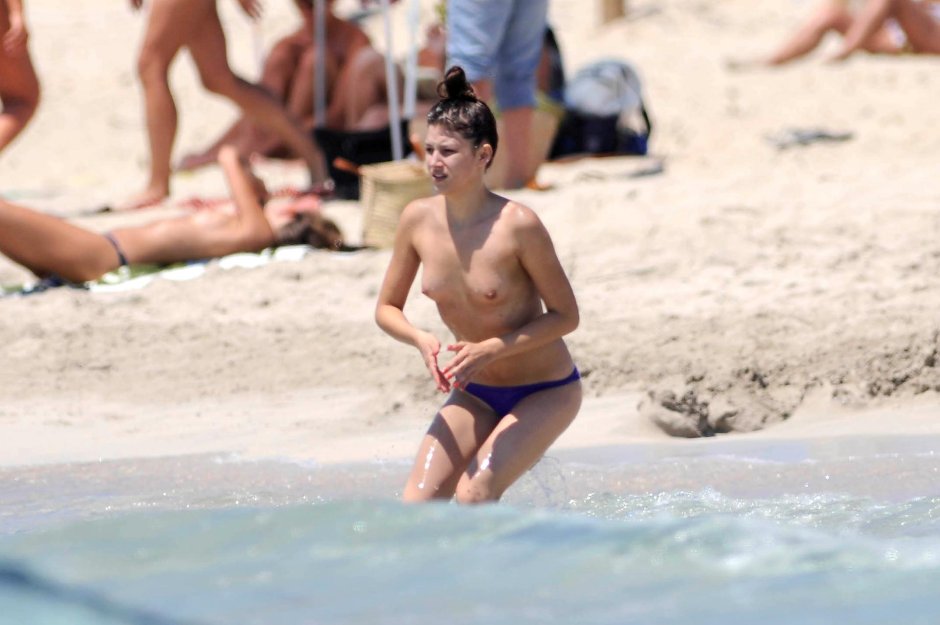 Ursula Corbero Topless