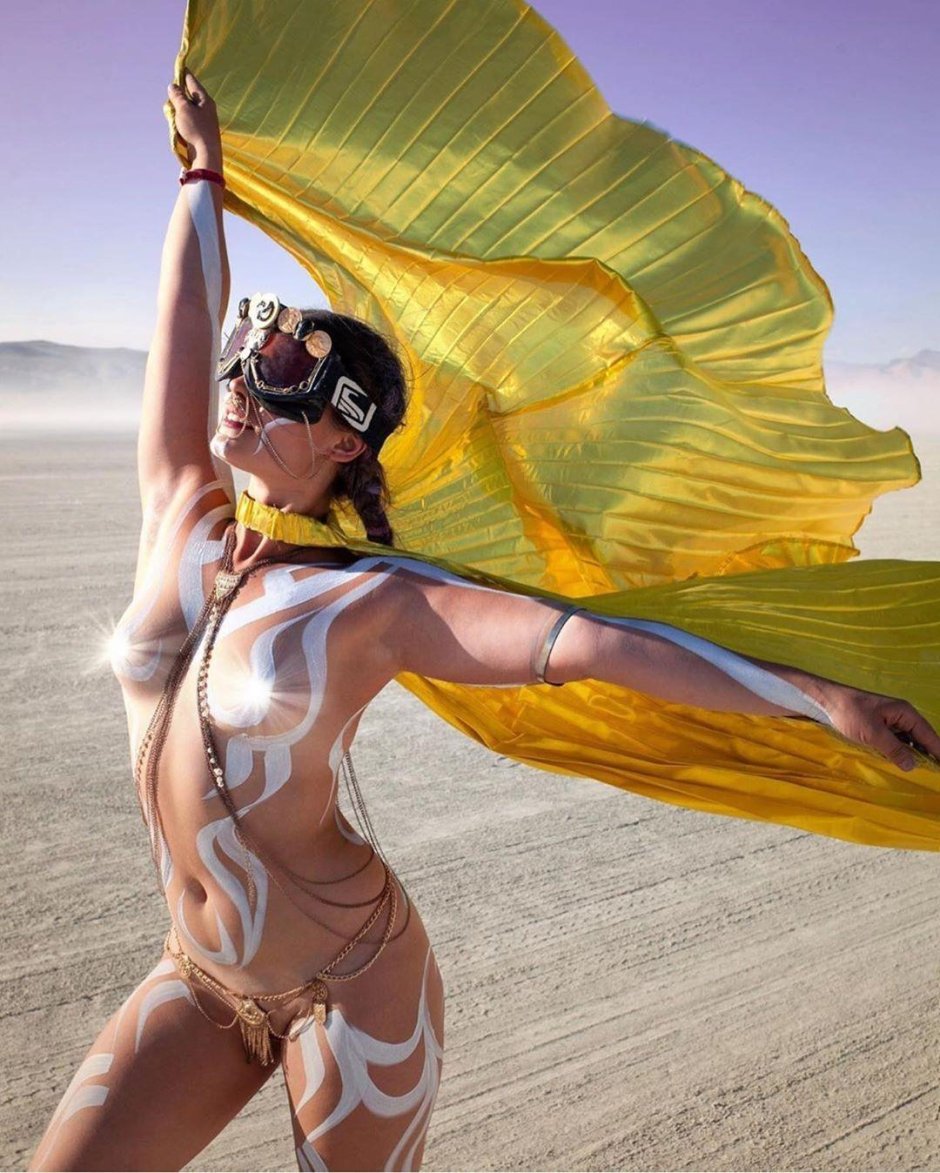 Berning Meng Festival of the girl Naked