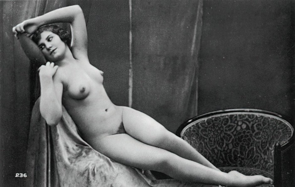 Naked women of the twentieth century