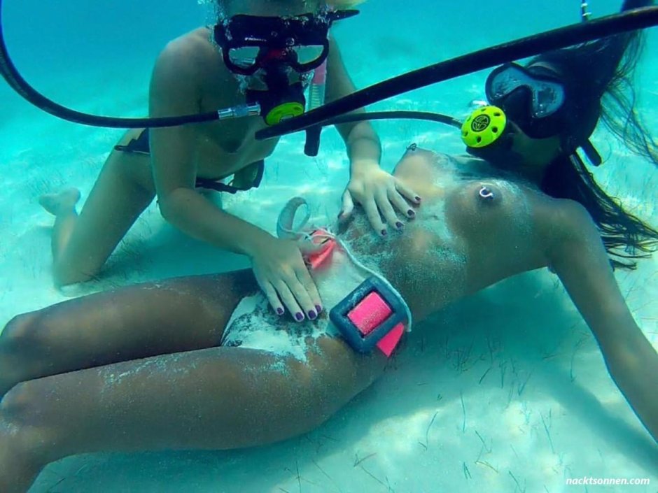 Swimming with scuba dagihs