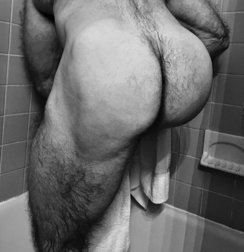 Muzhki show naked priests