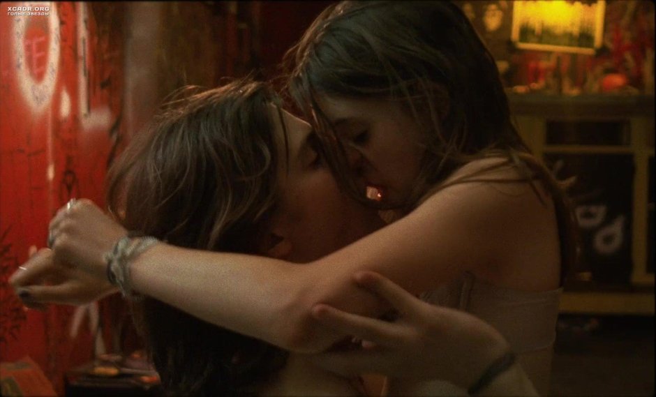 Natalia Dyer bed scenes