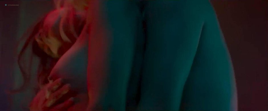 Sofia Butella without panties