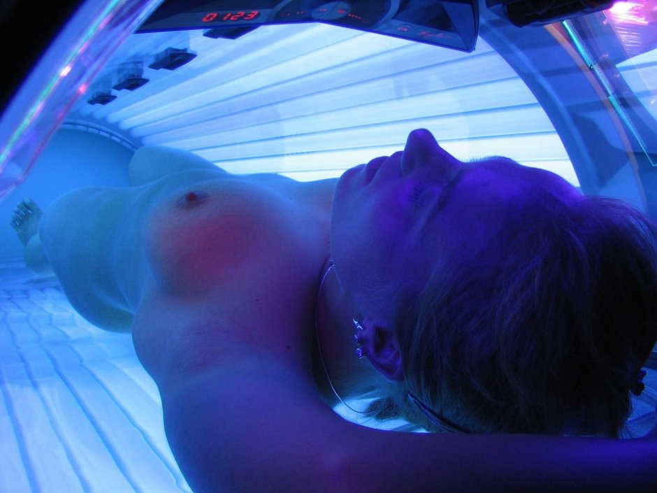 Naked Susana Spears in the solarium