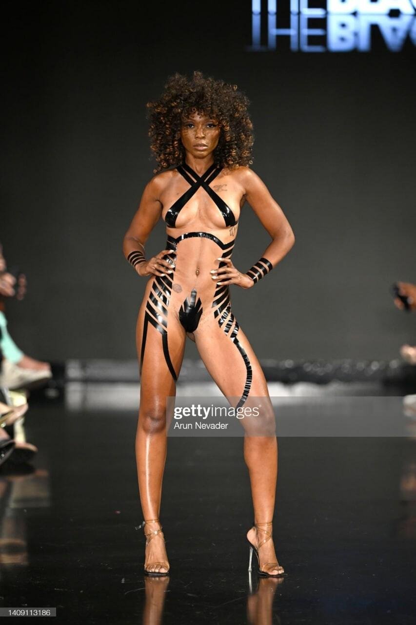 Models Black Tape 2022 Miami
