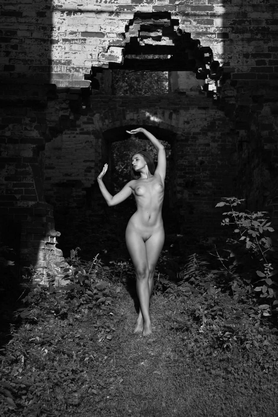 Naked girls from the manifolds