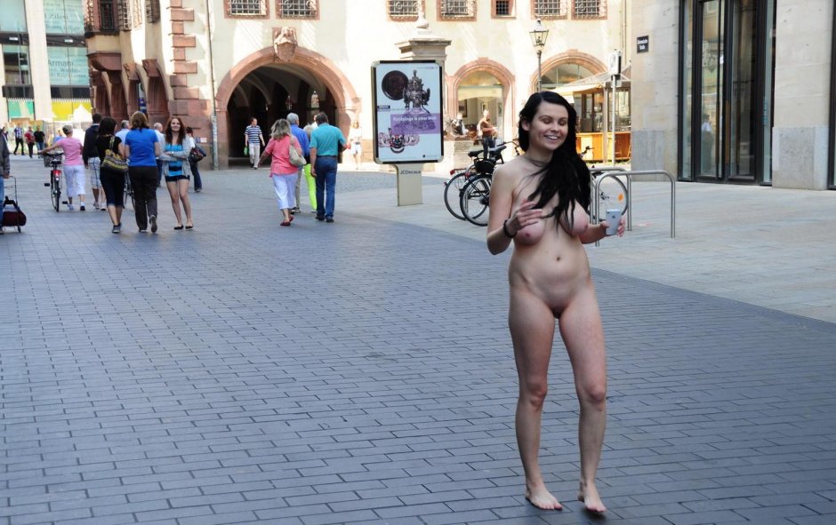 Girl naked in Kyiv
