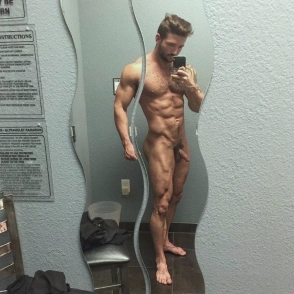 Guys Selfie Hui Muscles