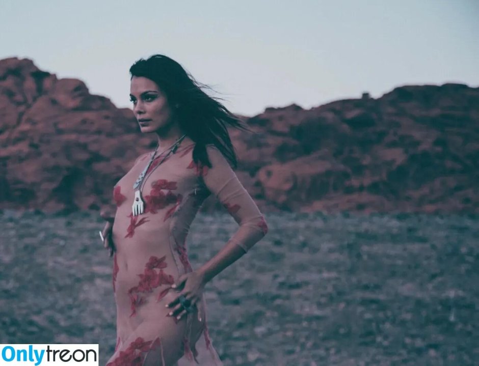 Natalie Kelly Erotic scenes