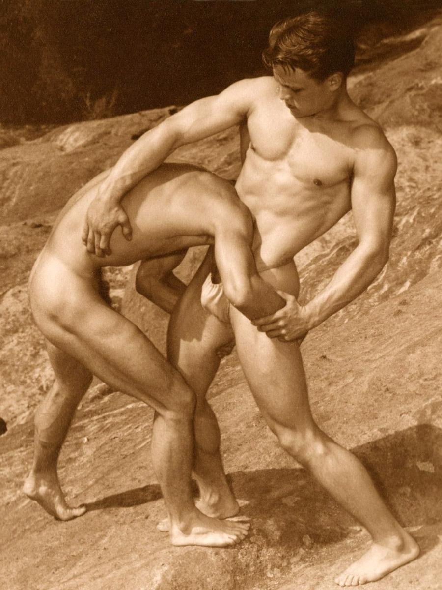 Naked athletes of the struggle