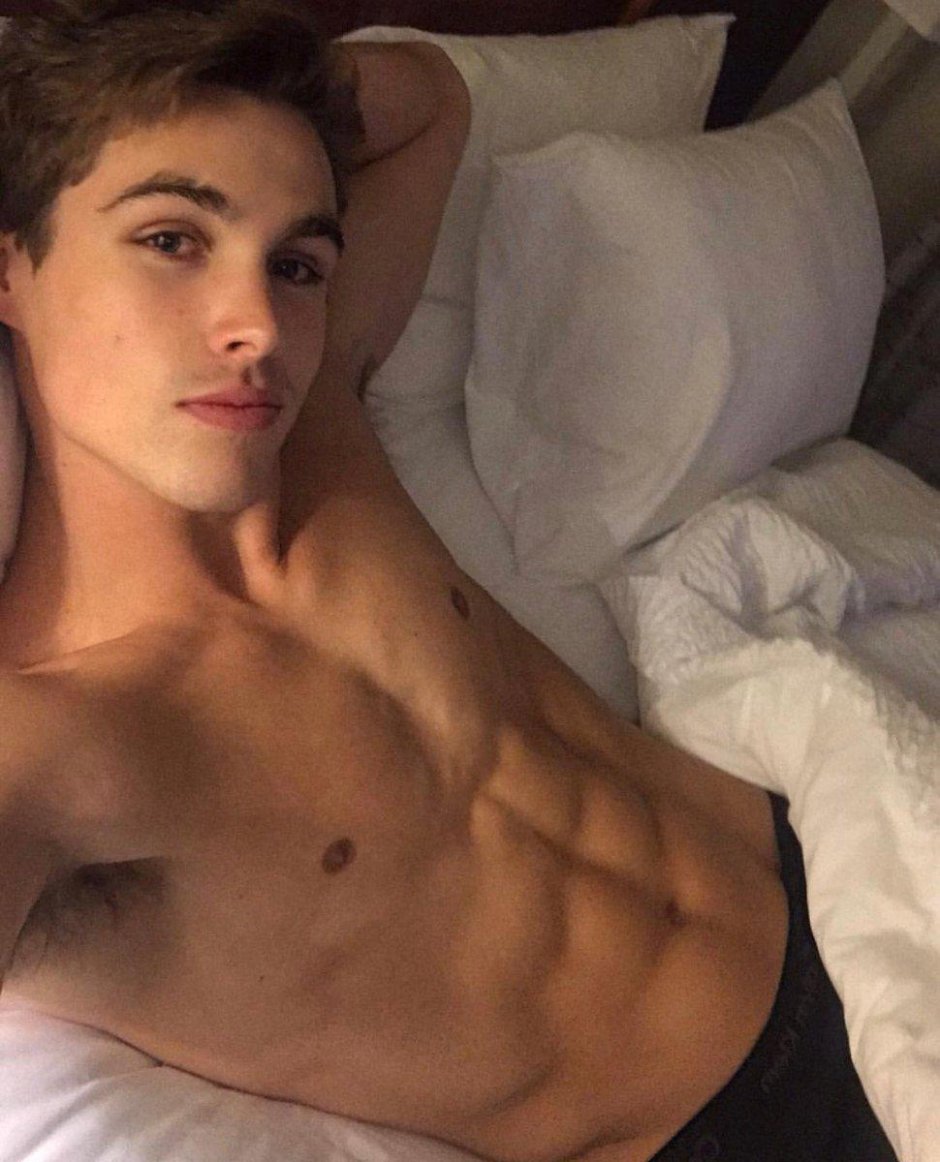 8teenboys Joel Mills