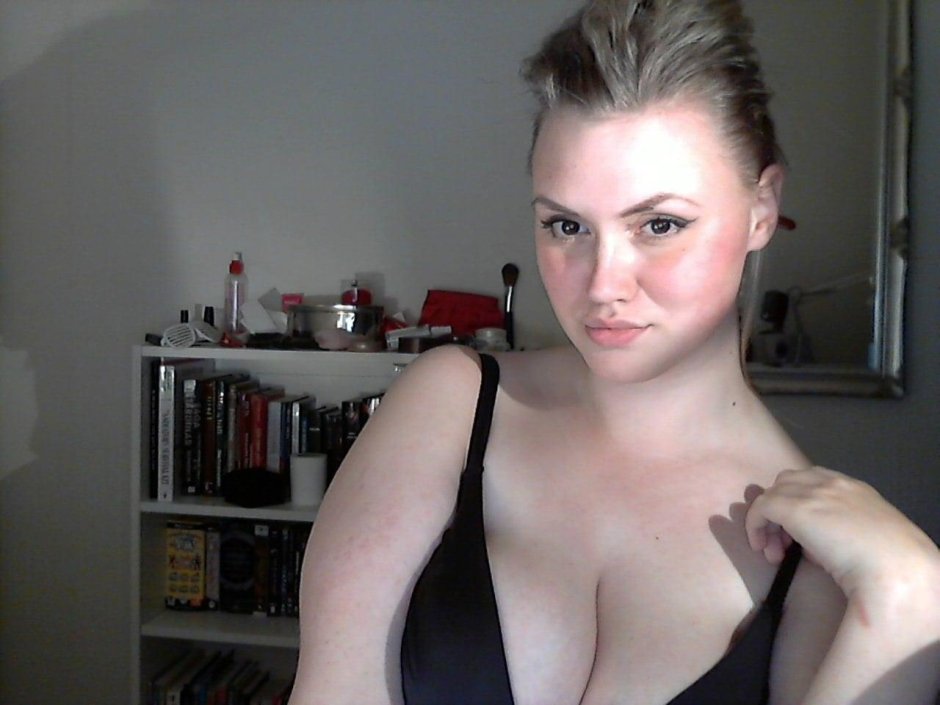 Odda Iceland model Anna Abramova