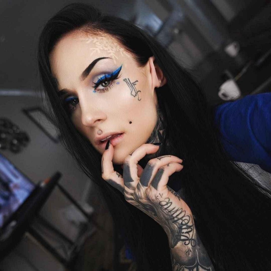 Monami Frost