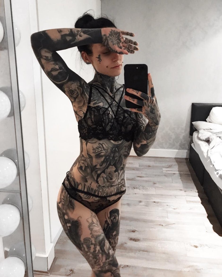 Monami Frost