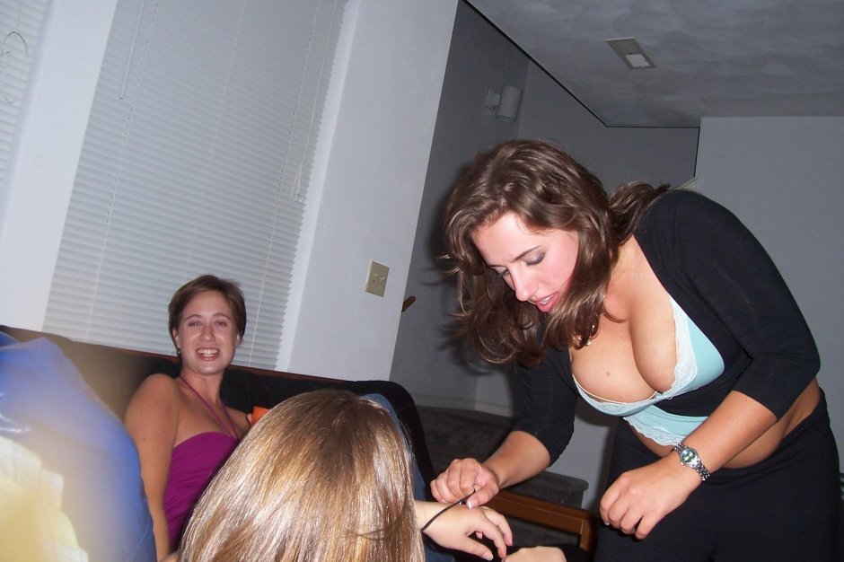 Downblouse amateur nipples