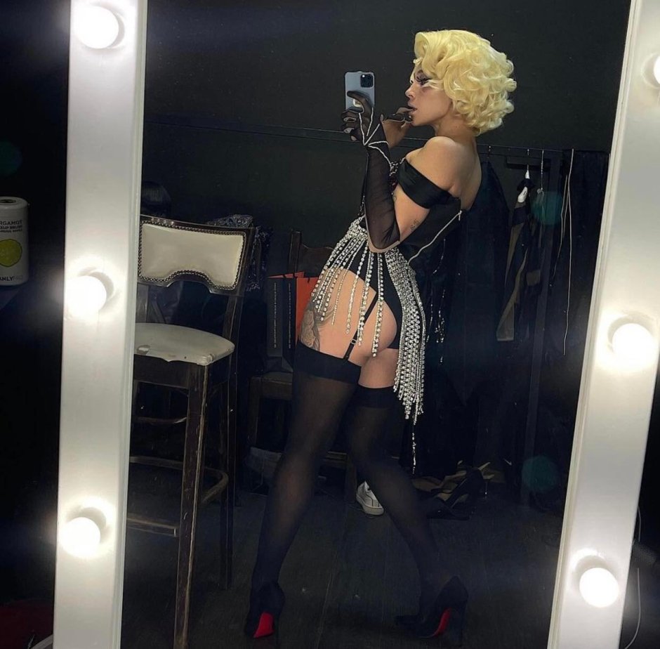 Nastya Ivleeva Royal Cobra drain