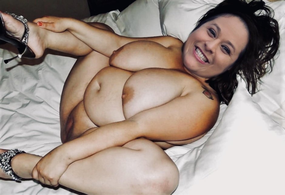 Alena stopped naked boobs