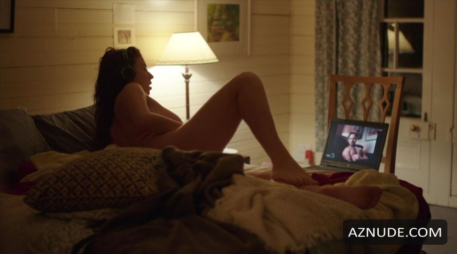 Sarah Snuk Erotic scenes