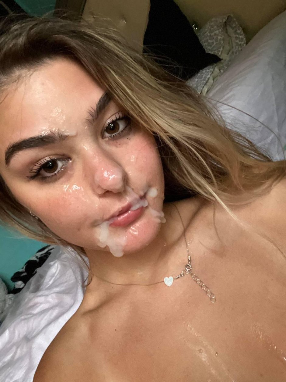 Sasha Beart cumselfie