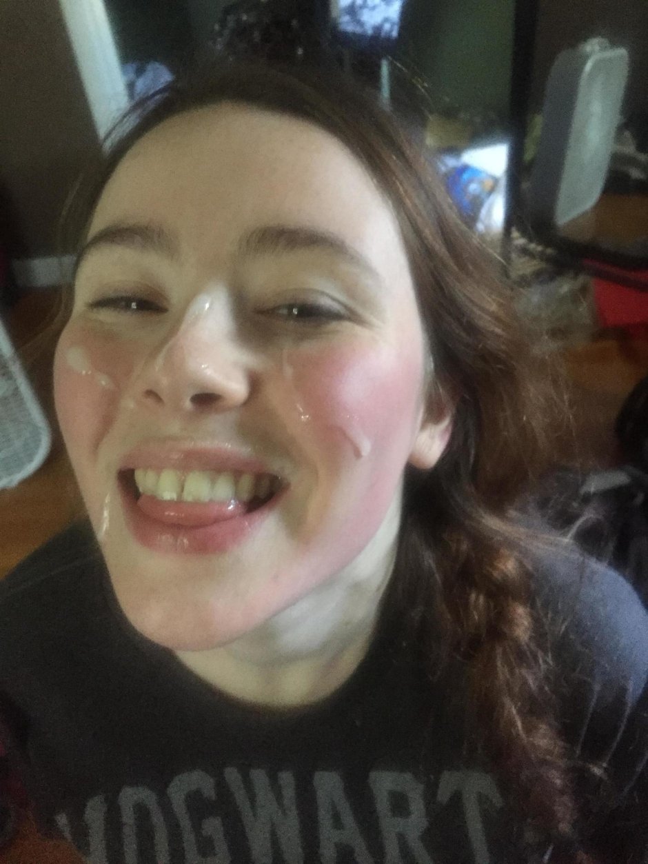 Selfy cumshot on the face of girl