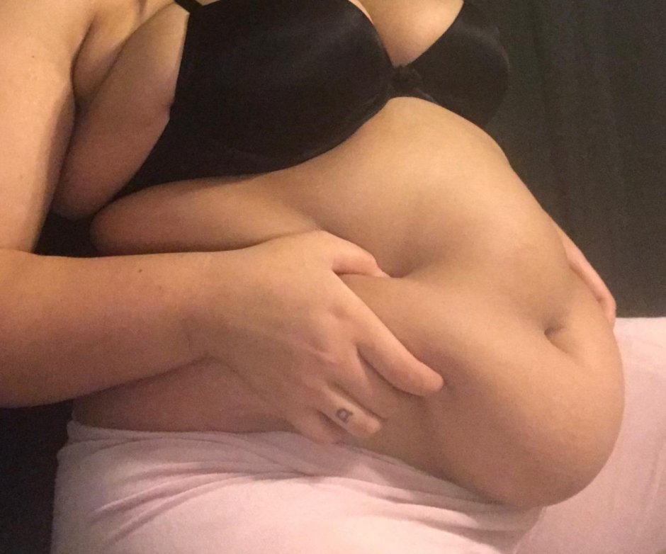 Mature Belly Amateur photo