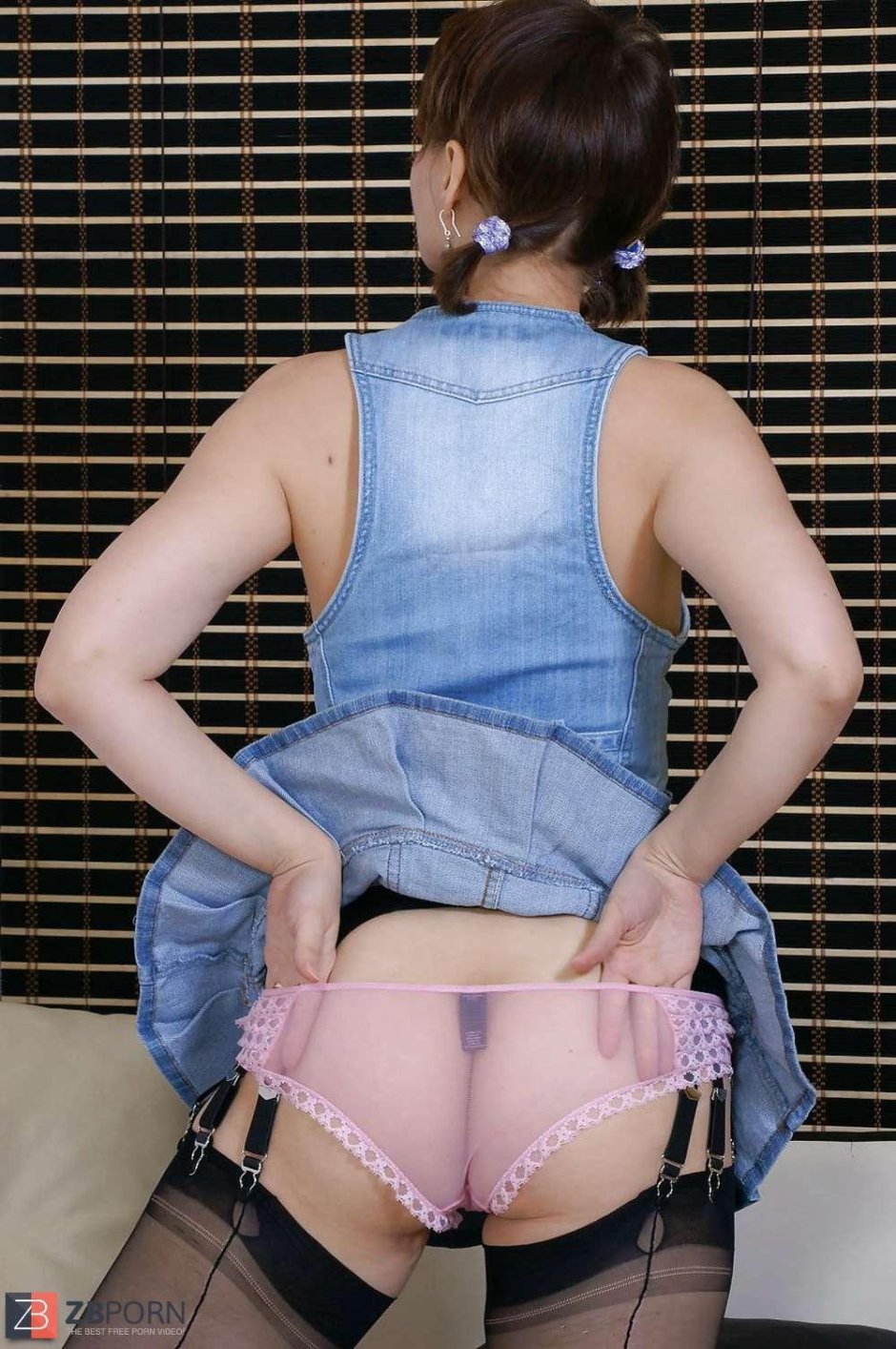 Mature in pink panties