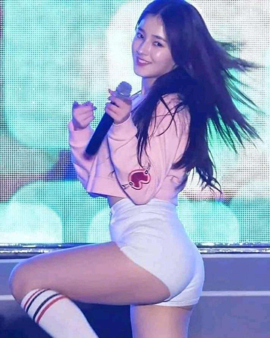 Nancy Momoland Figure