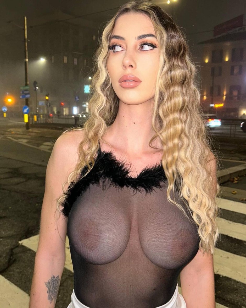 Eva menta drains naked