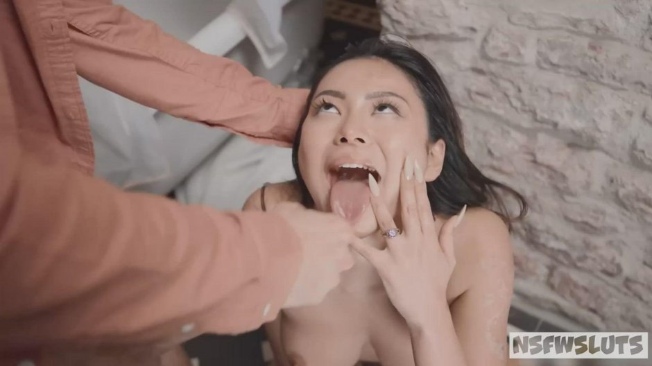 Paw Lil Black Porn actress