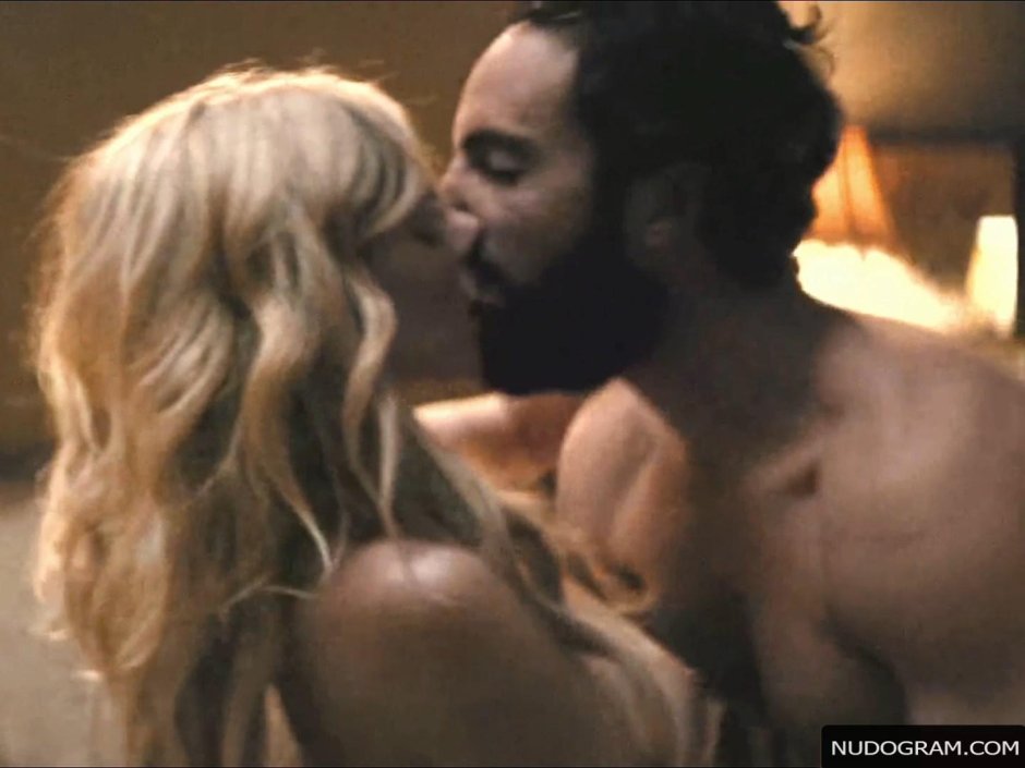 Samara Wizing Naked Tits