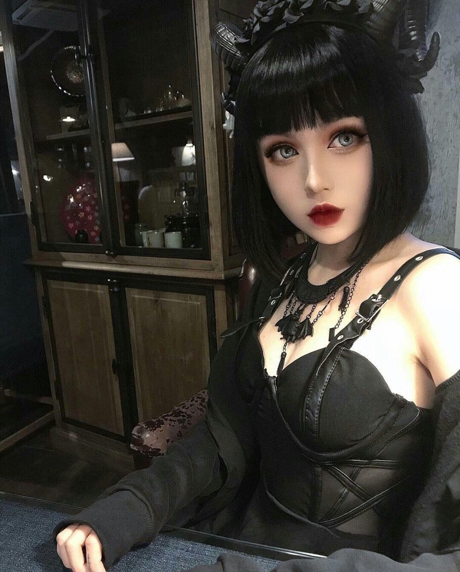 Kina Shen Chinese porcelain doll