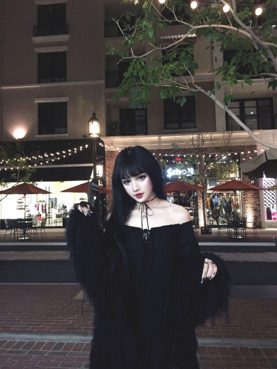 Kina Shen Gothic style
